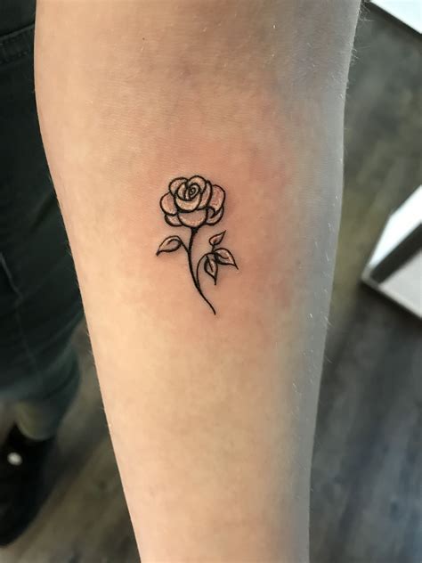 This work was made as a template for tattoo. Small rose tattoo #tattoos #rosetattoo | Tatuajes íntimos ...