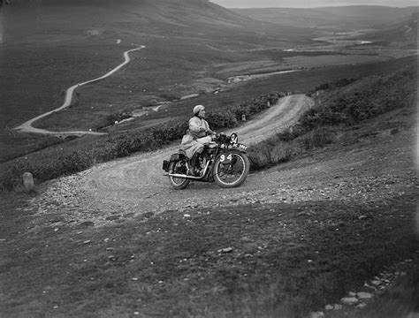 32 Badass Vintage Photographs Of Women And Motorcycles
