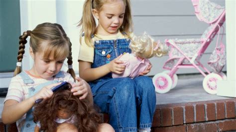 Las Niñas Deberían Jugar Menos Con Muñecas Según Científica Británica