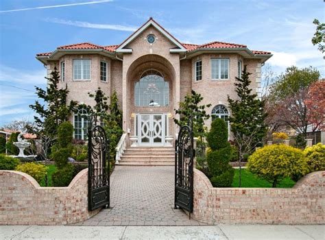 See It Nearly 3m Queens Mansion Has A New Owner