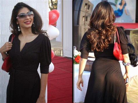 Tanisha Mukherjee Embarrassing Wardrobe Malfunction