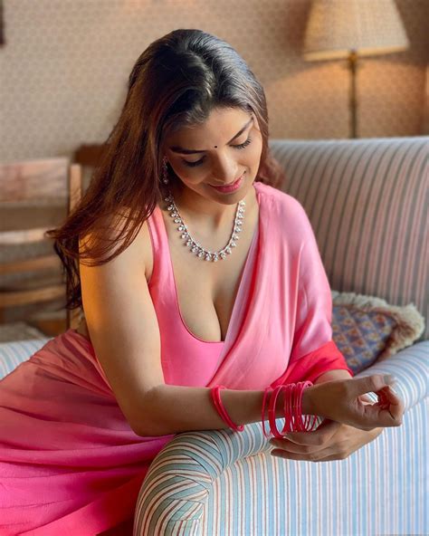 Anveshi Jains Hottest Saree Looks See The Diva Looking Sultry In These Pictures News18