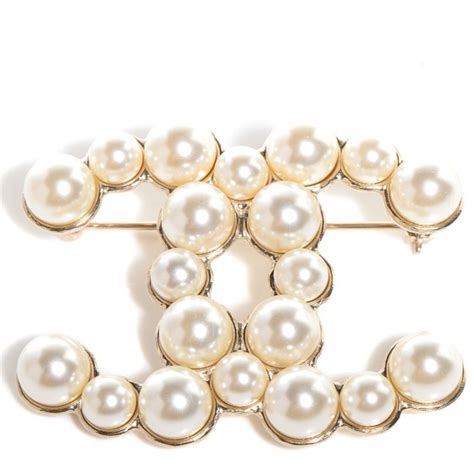 Chanel Pearl Cc Brooch Gold 92056