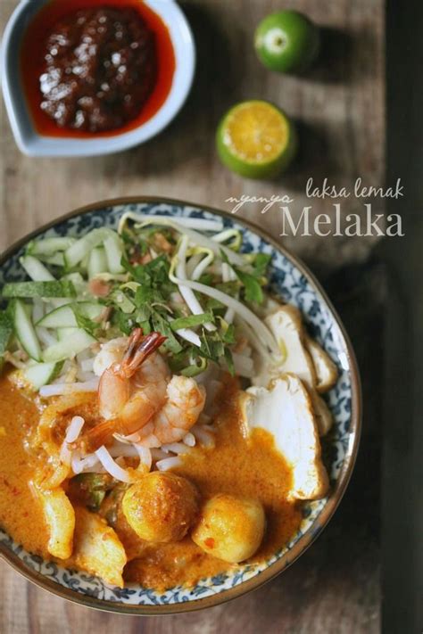Laksa is a meal in one dish. Laksa Lemak Nyonya Melaka | Resep masakan asia, Makanan ...