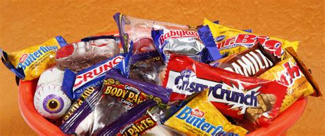 Dentists Present 6 Of The Worst Halloween Candy For Teeth And 2 Better