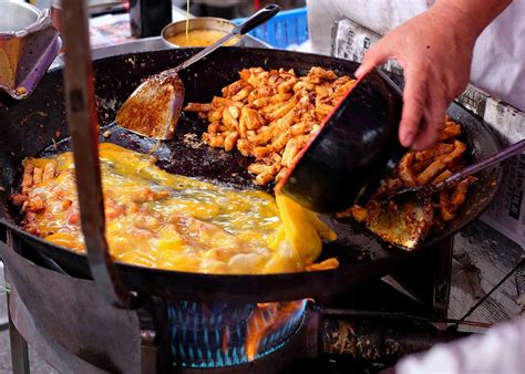 It isn't exactly the healthiest trend but once in awhile, a late night out with good company and johor bahru is famous for its many food stalls that stay open past midnight. Johor Bahru KSL Monday Night Market - Feast to Your ...