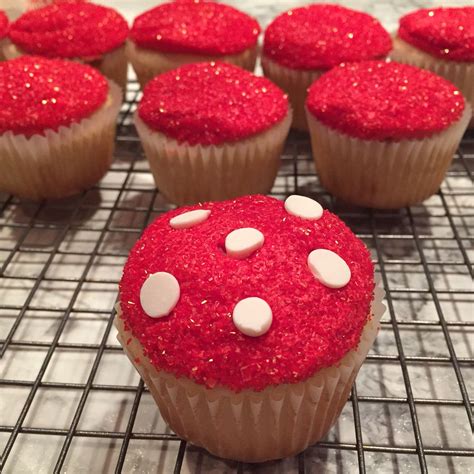 Treat your kids to a great party with this awesome super mario pull apart cakes. Super Mario mushroom cupcakes | Mushroom cupcakes, Stuffed mushrooms, Desserts
