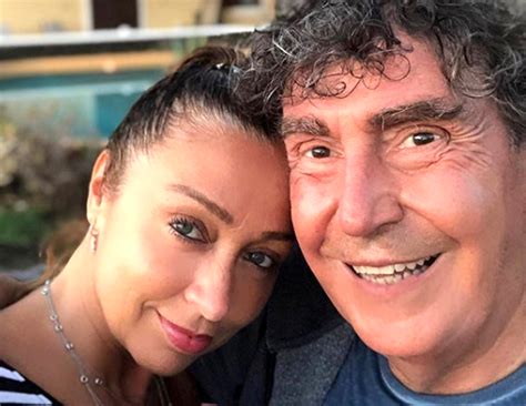 Tiziana giardoni, moglie di stefano d'orazio scomparso poche settimane fa, annuncia sui social la perdita del padre se ne vanno… il mondo della musica italiana è sotto shock, stefano d'orazio, storico batterista dei pooh è morto all'età di 72 anni.… La moglie di Stefano D'Orazio racconta le ultime ...