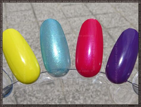 This is one of the coolest nail polishes i've ever seen! Review and swatches: H&M Summer Nails LE