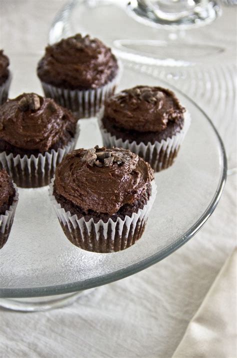 After sharing my last vegan vanilla cupcake recipe, i got a lot of requests for a version that doesn't require almond flour. Gluten Free Vegan Chocolate Cupcakes - Natural Sweet Recipes