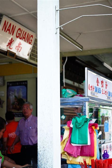 It's also a halal food guide for muslim tourists. JoJo: Jalan-jalan Cari Makan in Penang~