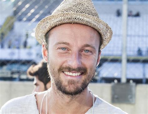 In pratica è un barattolino che si deve scuotere dove i capelli sono diradati. Intervista a Francesco Facchinetti: La storia che non ti ...