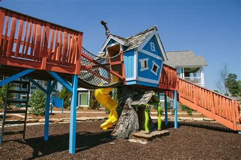 Clubhouse/treehouse for the kids | Lakeside village, Club house, Tree house