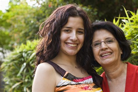 8 Expresiones Que Todas Las Mamás Latinas Dicen Cuando Sus