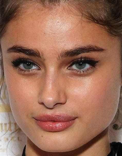 Close Up Of Taylor Hill At The 2016 Behati X Juicy Couture Launch Beautyeditorca2016