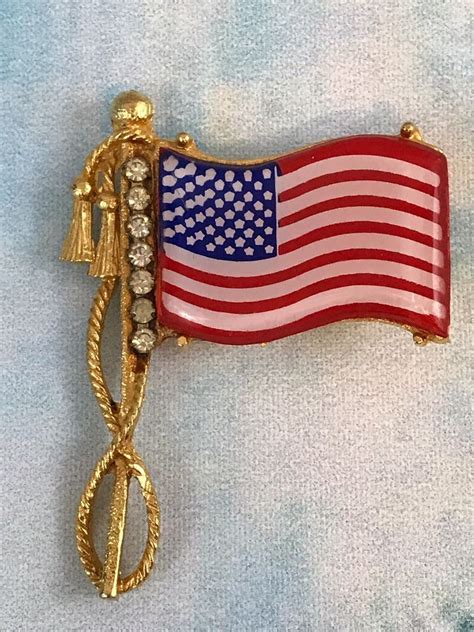 Vintage American Flag Gold Tone With Rhinestones Brooch Pin Collectible