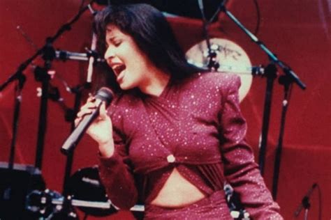 se cumplen 25 años sin selena quintanilla asesinada por su mayor fan