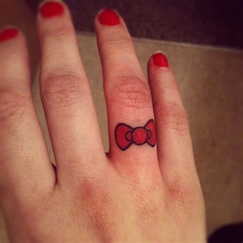 40 Cute Finger Tattoo Designs For Girls