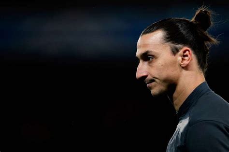 Born 3 october 1981) is a swedish professional footballer who plays as a striker for serie a club a.c. Ibrahimovic: Mi piace il Napoli, Higuain e' fortissimo ...
