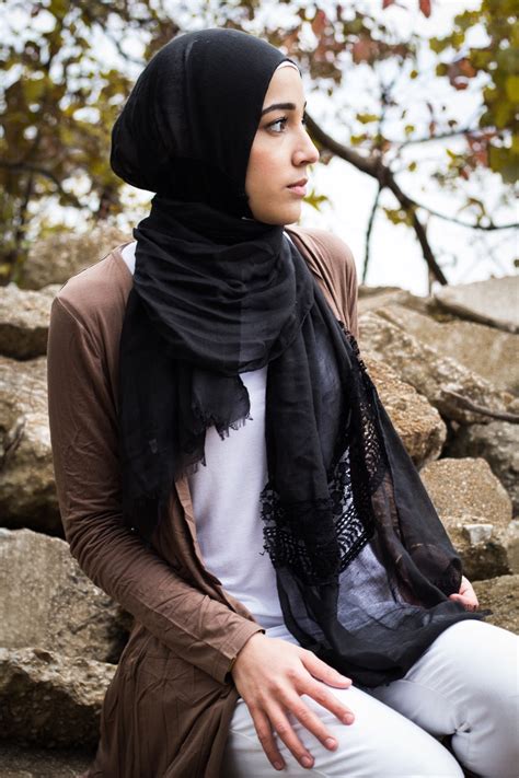 Premium Lace Hijab Black Bella Hijabs