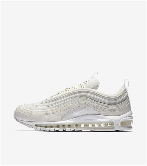 Nike Air Max 97 Midnight Navy And Metallic Gold Release Date Nike Snkrs Gb