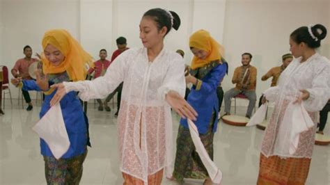 Sawat Lenso Tarian Maluku Yang Menjadi Simbol Persahabatan Muslim Dan