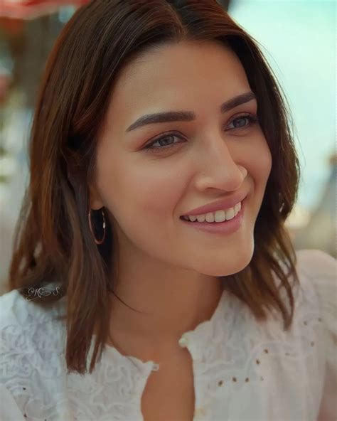 Kriti Sanon Admirers On Twitter A Fan Shared These Clips From Kriti