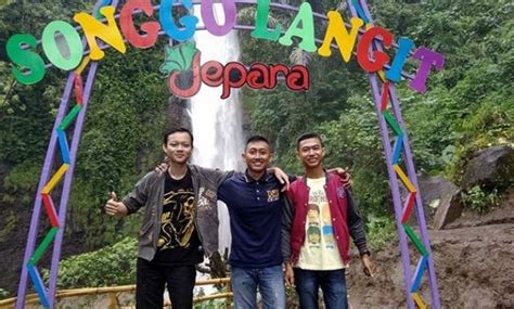 Pasar tanah abang atau pasar sabtu dibangun oleh yustinus vinck pada 30 agustus 1735. 10 Gambar Air Terjun Songgo Langit Jepara, Harga Tiket Masuk, Lokasi Alamat, Jam Buka Tutup ...