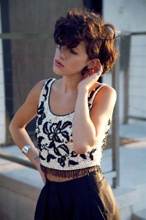 Fashion Tips For A Small Bust Glam Radar Short Hair Styles Curly