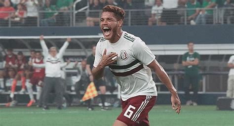 Jonathan dos santos (born 26 april 1990) is a mexican footballer who plays as a centre midfield for spanish club valencia cf. Jonathan dos Santos: GOL en México vs Ecuador, amistoso ...