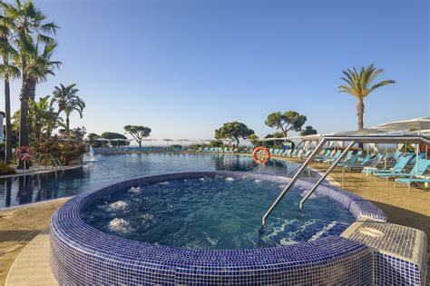 Tras la apertura ese año del hotel fuerte marbella, que fue el primer establecimiento hotelero en el centro de marbella y el primer hotel de la cadena fuerte hoteles, la compañía prosiguió su expansión hasta alcanzar su portfolio actual integrado por 6 hoteles vacacionales de 4 estrellas y 1 complejo de apartamentos, todos ellos ubicados en andalucía (en málaga, cádiz y huelva) e ibiza. Garden Playanatural, hotel en El Rompido - Viajes el Corte ...