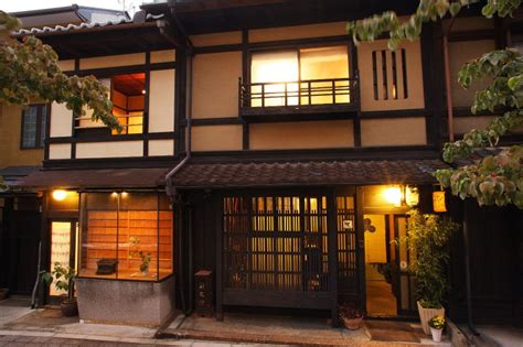 Traditional Kyoto Style Townhouse Has Private Yard And Internet Access