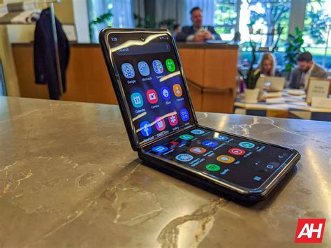 Samsung Delays Galaxy Z Flip 2 Sets Modest Galaxy S21