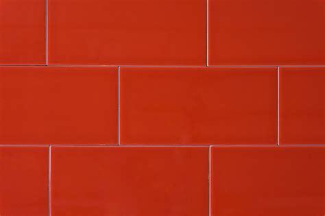 Bei der einrichtung eines badezimmers spielt heute neben der funktionalität auch design eine große rolle. Metro Fliese rot glatt 10x20 PL - dieFliesen.com