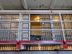 File:Alcatraz Federal Penitentiary - Cell 181 - Al Capone.jpg ...