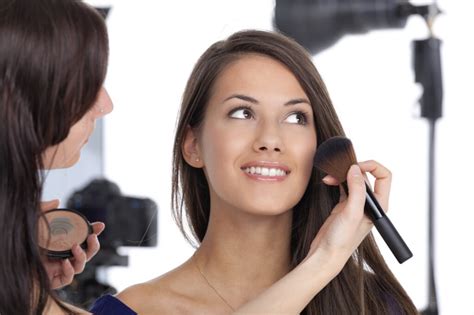 How Makeup And Hair Academy Helps You Build Your Career In The Makeup