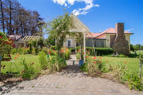 Armidale is a city in the northern tablelands, new south wales, australia. 62 Mundays Lane, Armidale NSW 2350 - House for Sale - $18 ...