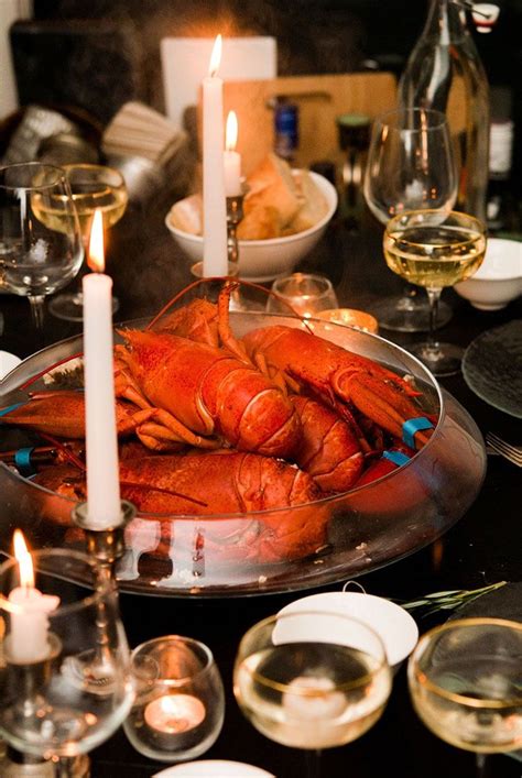 The stage is set, the menu is ready ! Here's how to throw an extra fancy lobster party in a ...