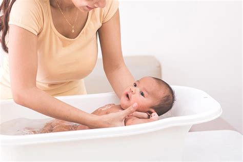 Baby Bath Step By Step Guide To Give Your Baby A Bath
