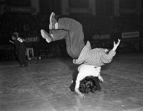 19 Fabulous Vintage Photos Of Swing Dancers Busting Their Best Moves