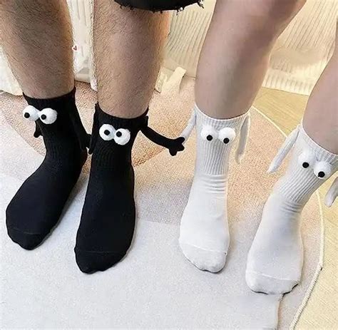 Funny Magnetic Suction 3d Doll Couple Socks Couple Holding Hands Socks Buy Couple Holding