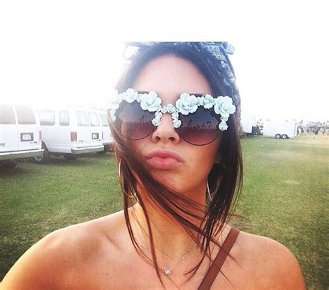Kendall Rockin Them Flower Shades🌺🌸🍃 Coachella Kendall Jenner