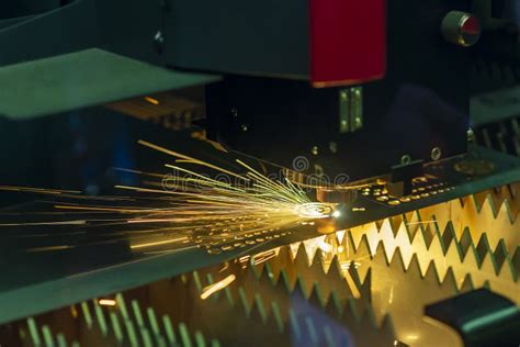 The Fiber Laser Cutting Machine Cutting Machine Cut The Metal Plate