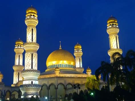 Largest Mosque In Brunei Reviews Photos Jame Asr Hassanil Bolkiah Mosque Tripadvisor