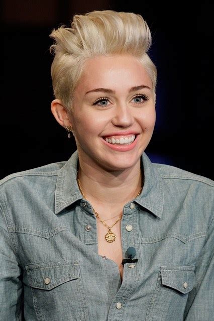 Dominican Republican Bans Miley Cyrus For â€œpromoting Lesbian Sexâ€ Rainbow Round Table News