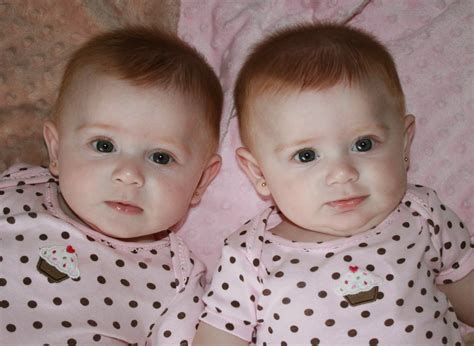 Twins baby pictures look so cute and when they wear the same clothes, and accessories i got surprised and stunned for a moment. Cute Twin Babies Wallpapers - WeNeedFun