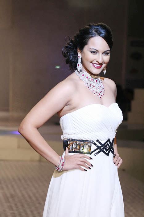 Sonakshi Sinha Latest Spicy Cleavage Photos In White Dress Cine Pictures