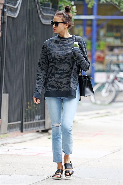 Irina Shayk Casual Street Style Out In New York 6 16 2016 Conjuntos