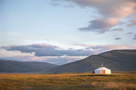 蒙古蒙古包东欧大草原内蒙古自治区乌兰巴托哈萨克斯坦戈壁滩草原帐篷天空摄影素材汇图网