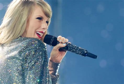 Watch Taylor Swift Perform A Rock I Knew You Were Trouble At 1989